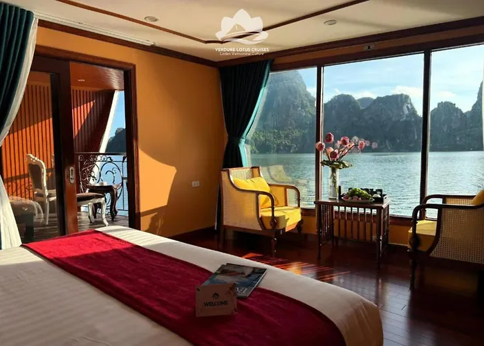 Verdure Lotus Grandeur Cruise On Bay  5*