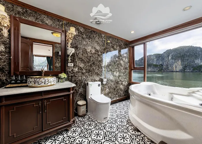 Verdure Lotus Grandeur Cruise On Bay 5* Ha Long