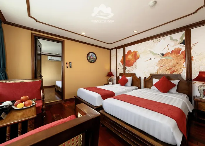 Verdure Lotus Grandeur Cruise On Bay