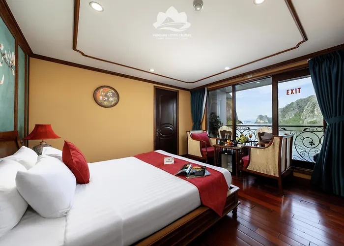 Verdure Lotus Grandeur Cruise On Bay  5*