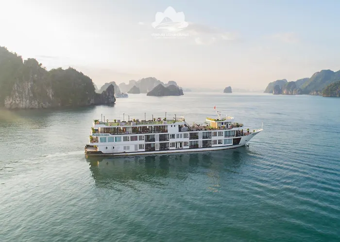 Verdure Lotus Grandeur Cruise On Bay  5*