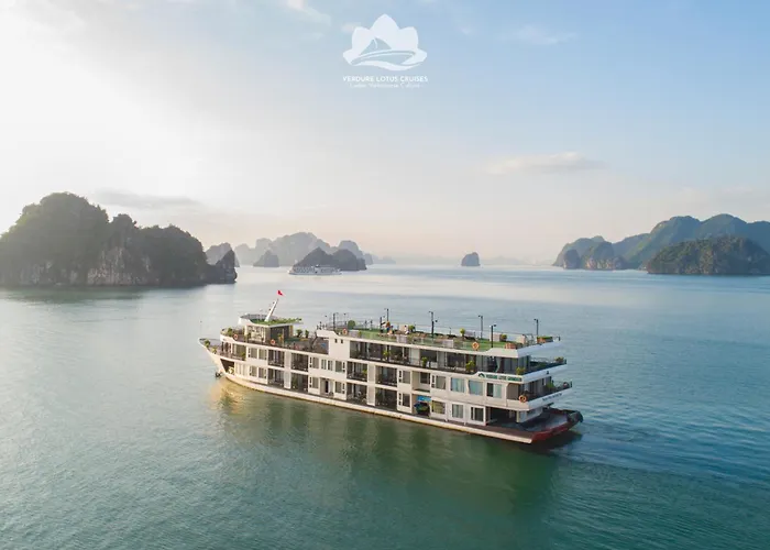  Verdure Lotus Grandeur Cruise On Bay 5*