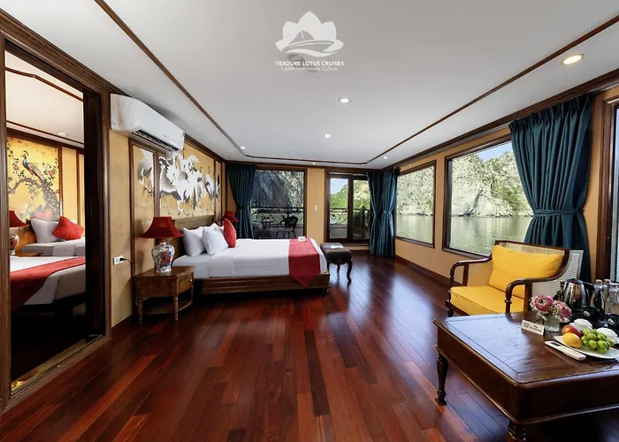 Verdure Lotus Grandeur Cruise On Bay  5*
