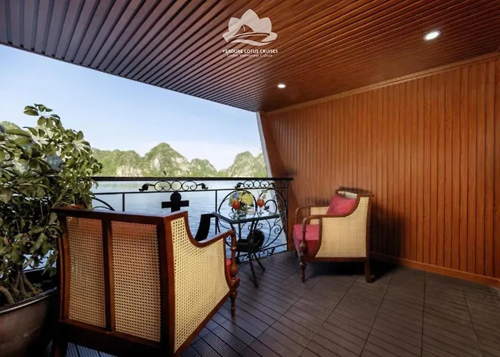 Verdure Lotus Grandeur Cruise On Bay 