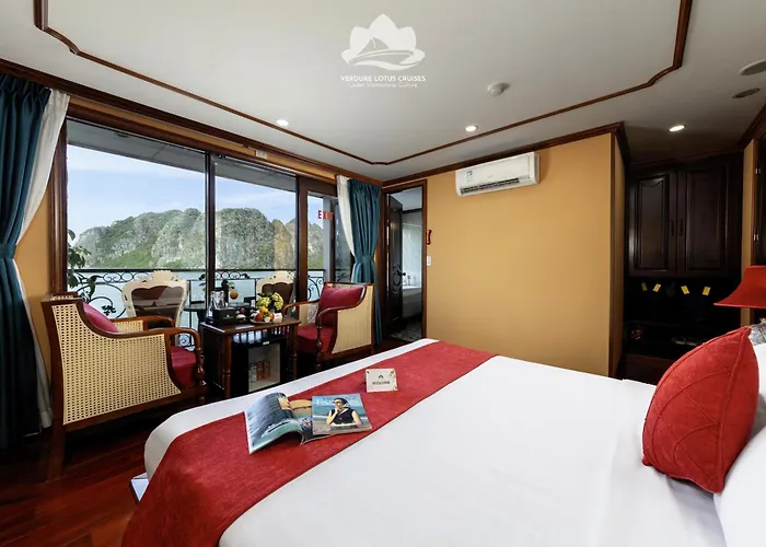 Verdure Lotus Grandeur Cruise On Bay 