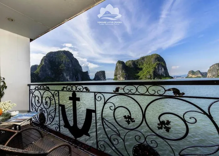 Verdure Lotus Grandeur Cruise On Bay  5*