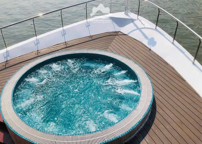 Verdure Lotus Grandeur Cruise On Bay Ha Long