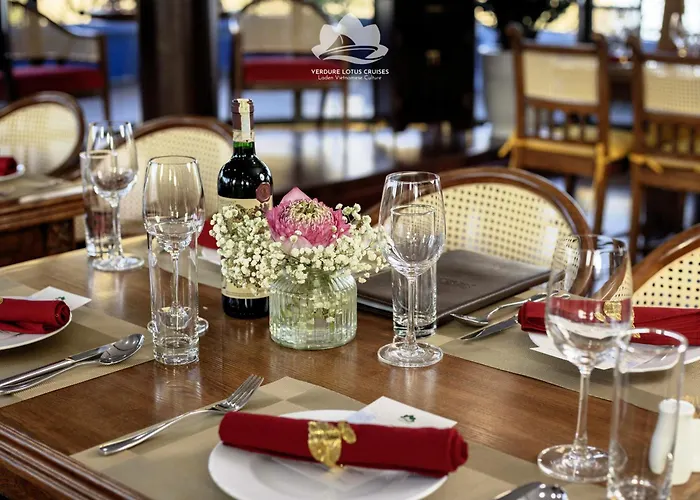 Verdure Lotus Grandeur Cruise On Bay  5*
