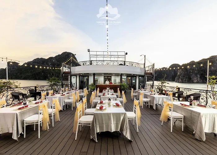  Verdure Lotus Grandeur Cruise On Bay