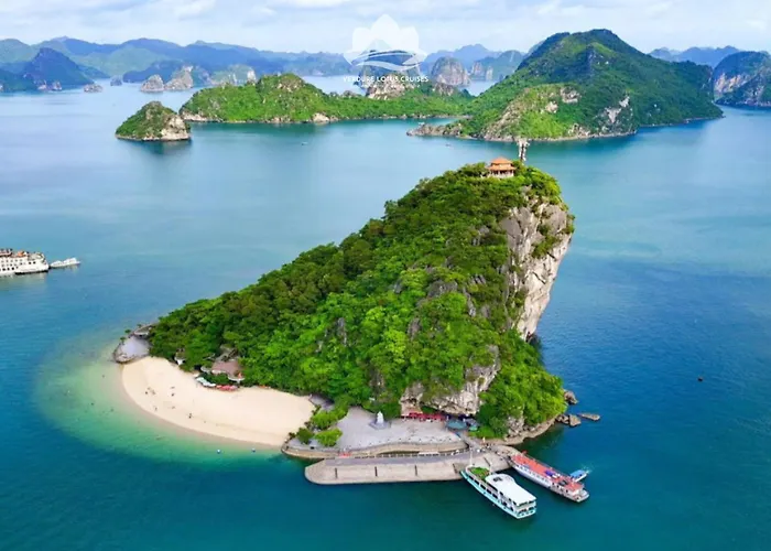 Verdure Lotus Grandeur Cruise On Bay