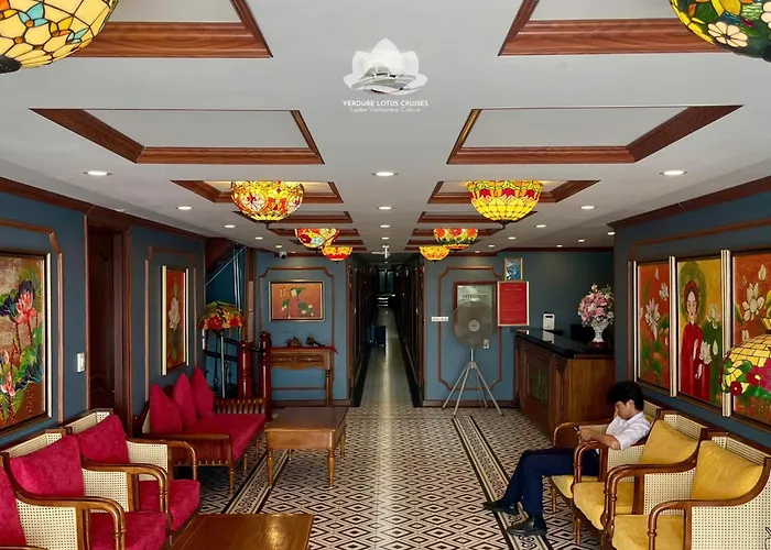Verdure Lotus Grandeur Cruise On Bay